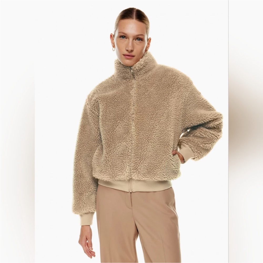 Aritzia Wilfred Free Tan Teddy Sherpa
Long Sleeve Bomber Jacket